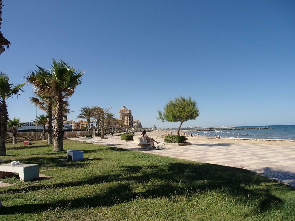 Valencia, Ideally Located 3Bed-2Bath Apart.Few Mints Walk From Beach,Pool,Shop. Port Saplaya Exteriör bild